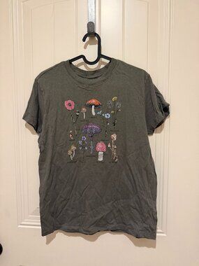 Doe Women's Mushroom and Flower T-Shirt - Army Green - Size Small